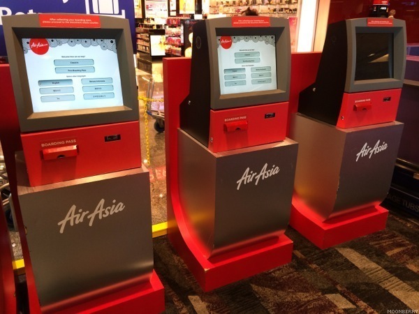 Авиакомпания AirAsia установила киоски самообслуживания в новом терминале в столице Малайзии