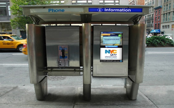 В Нью-Йорке устаревшие таксофоны заменят сенсорными киосками