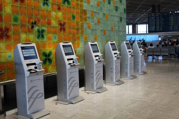 В аэропорту Орландо установлен киоск для проверки паспортов