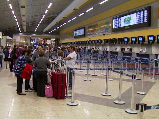 В международном аэропорту Сан Пауло установлены интерактивные киоски с цифровыми табло